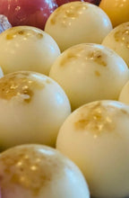 Load image into Gallery viewer, 1 Mini Pearl Soap (White - Nana's oatmeal scrub w/ oatmeal)
